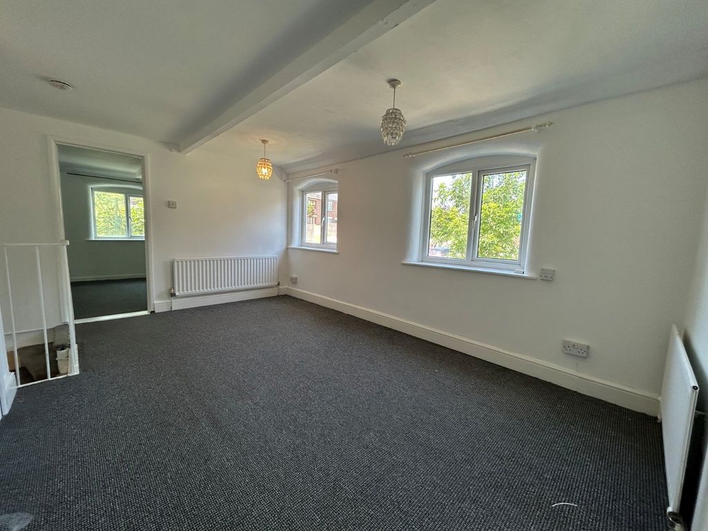 Property photo 3 of 8 Landing