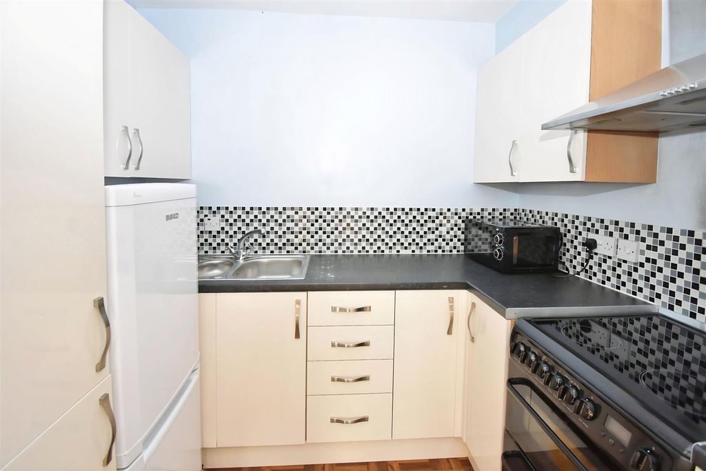 Property photo 2 of 19 133922E8-Hoh 20Kitchen.Jpg