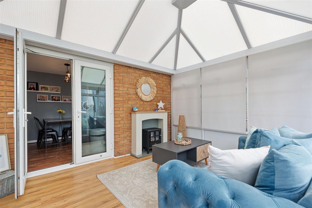 Property photo 3 of 23 Conservatory