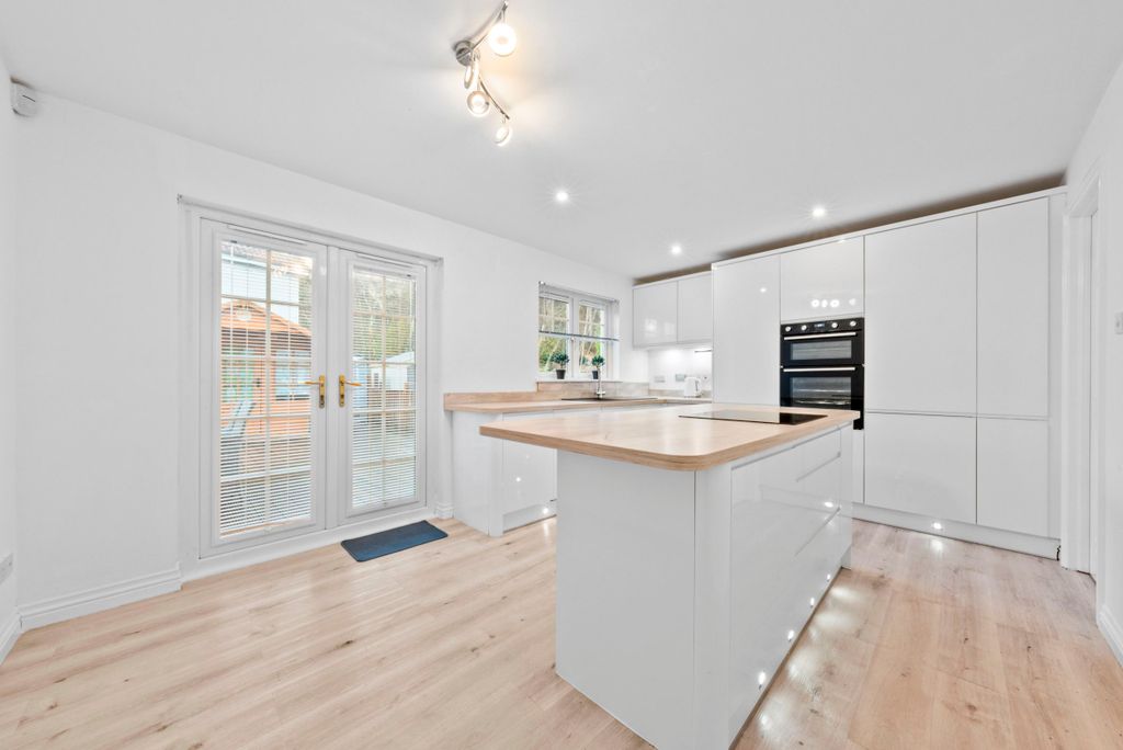 Property photo 2 of 40