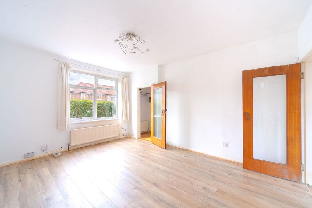 Property photo 3 of 15