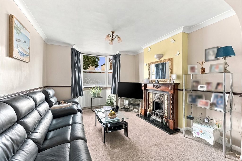 Property photo 2 of 19 Picture No. 27