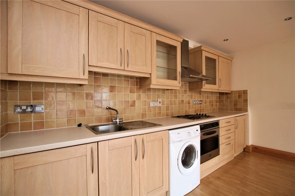 Property photo 2 of 9 Picture No. 11