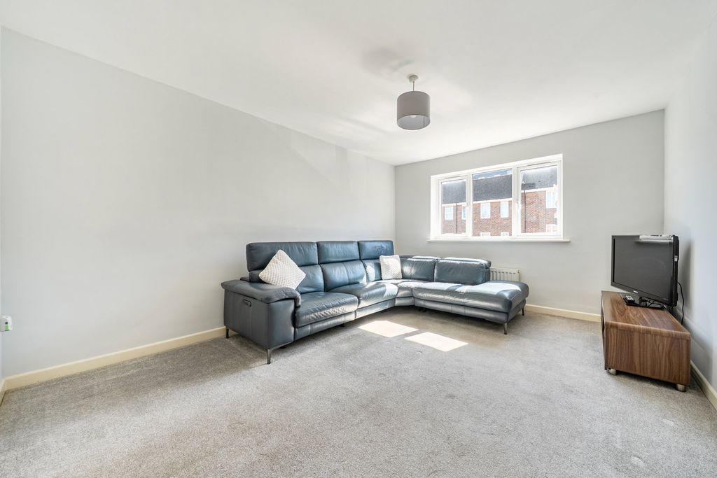 Property photo 3 of 18