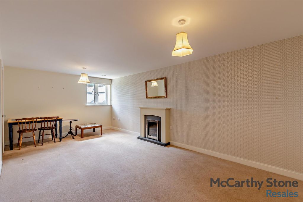 Property photo 2 of 31 8696517-Interior01-800.Jpg