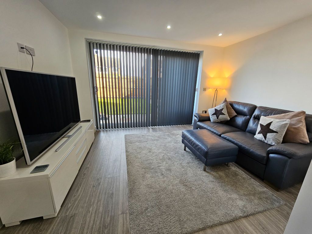 Property photo 1 of 18 Kitchen Dinner