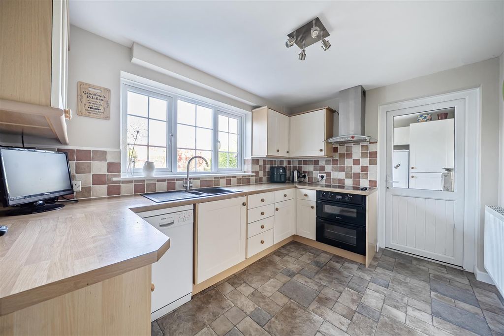 Property photo 3 of 16 Kitchen