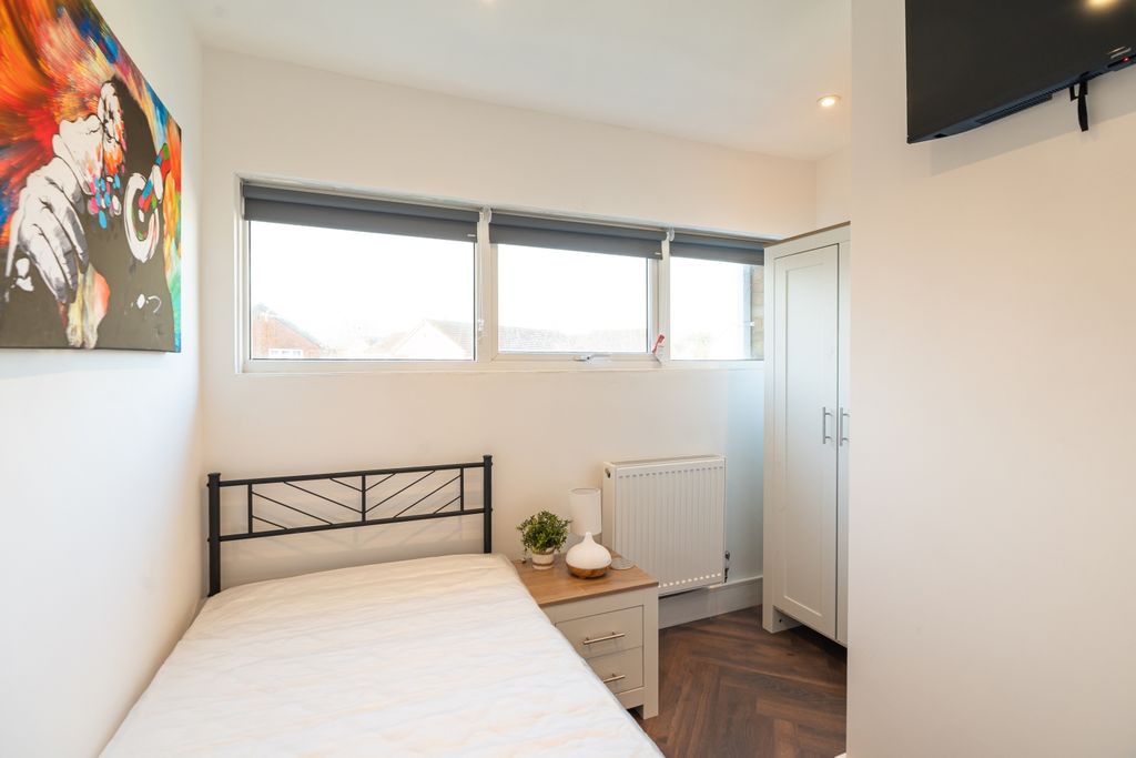 Property photo 1 of 13 Bedroom