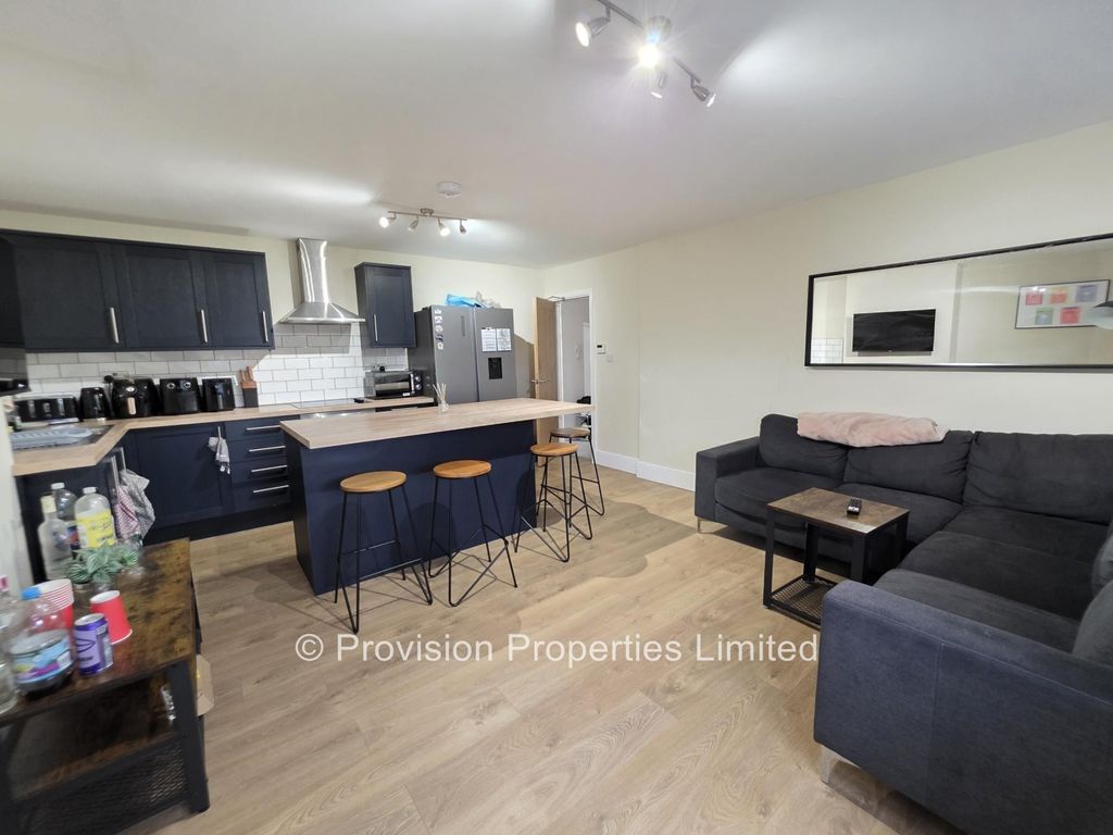 Property photo 3 of 12 Photo