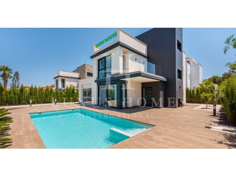 Property photo 1 of 37