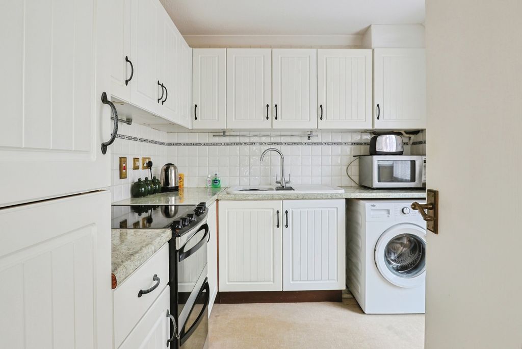 Property photo 3 of 16 Kitchen