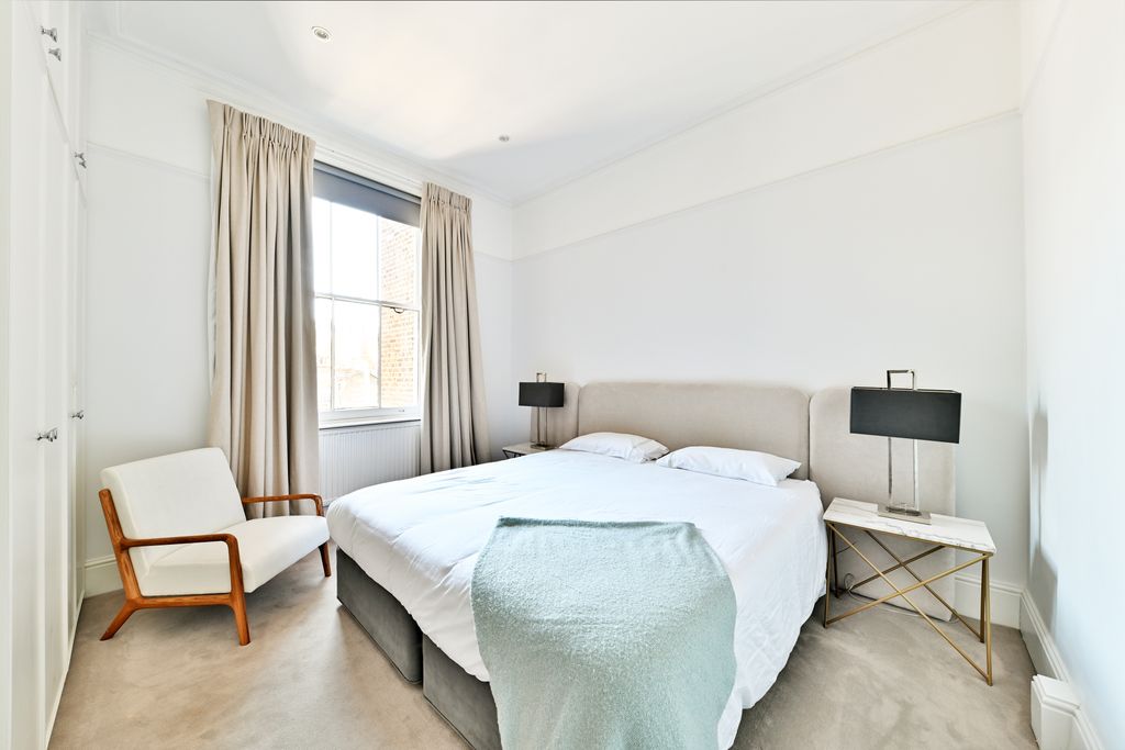 Property photo 3 of 7 Main Bedroom