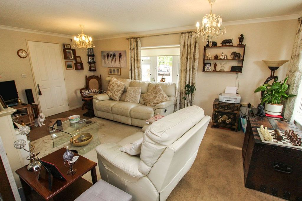 Property photo 3 of 11