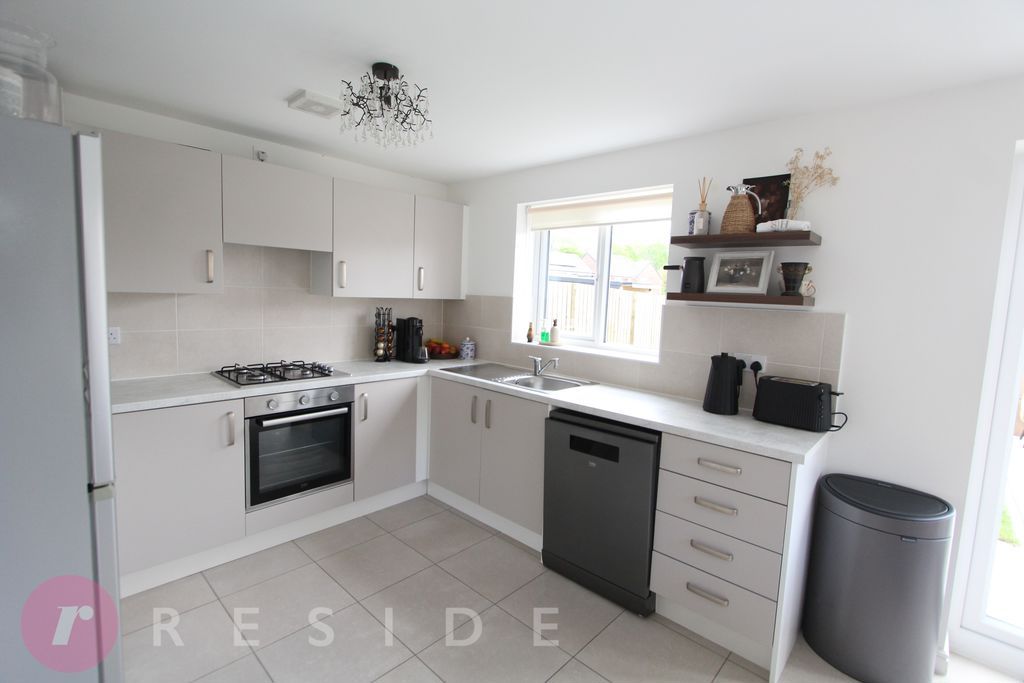 Property photo 3 of 21 Dining Kitchen