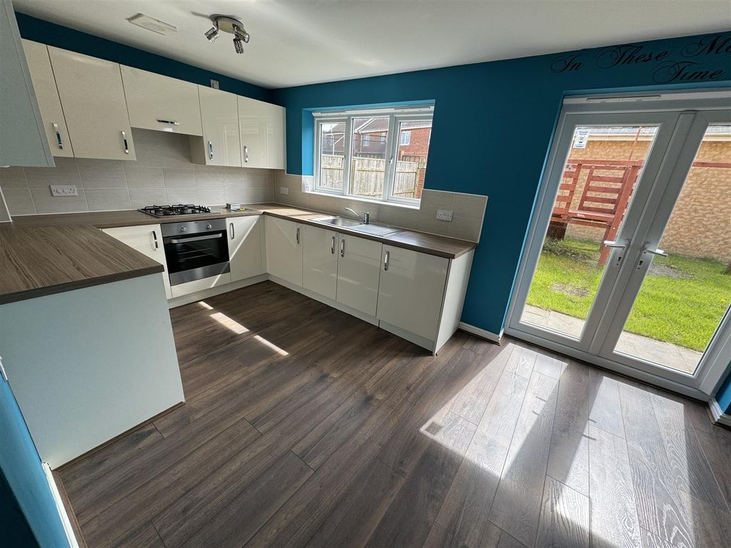 Property photo 3 of 13 Kitchen