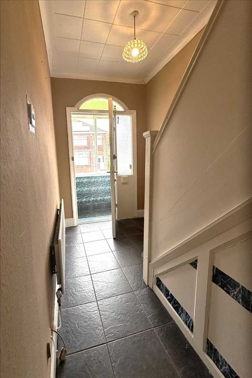 Property photo 2 of 17 Ground Floor