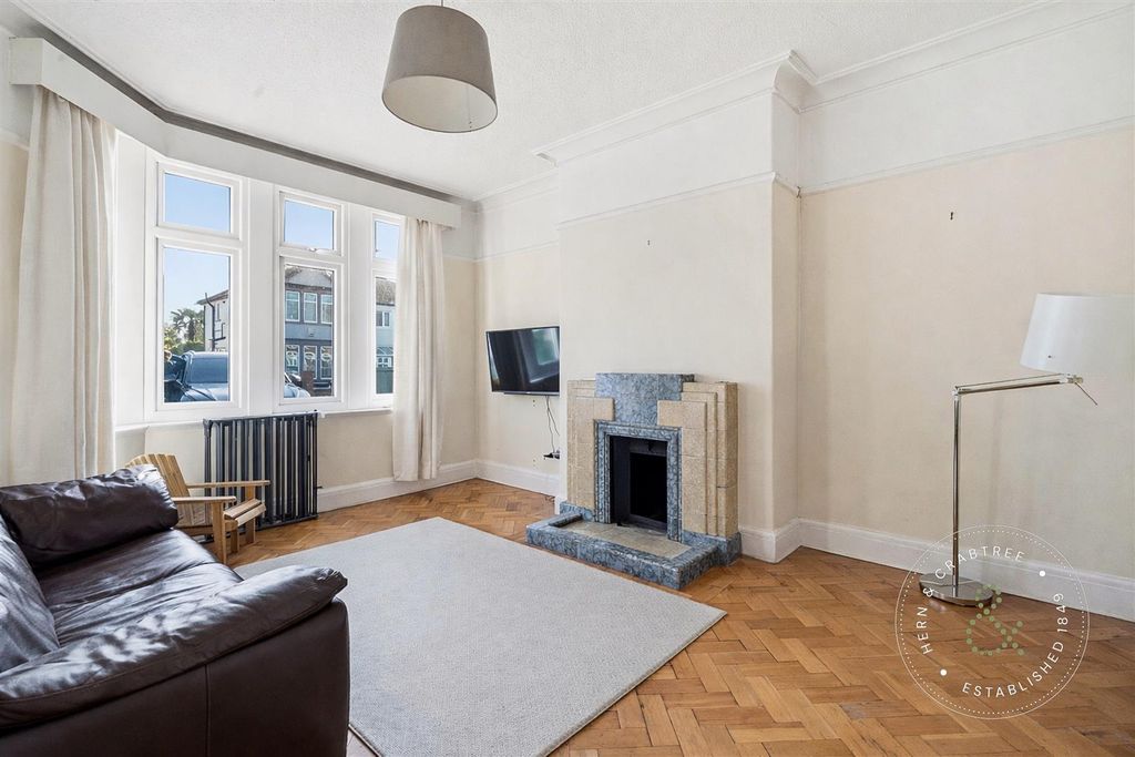 Property photo 2 of 15 Granville Avenue, Llandaff (7).Jpg