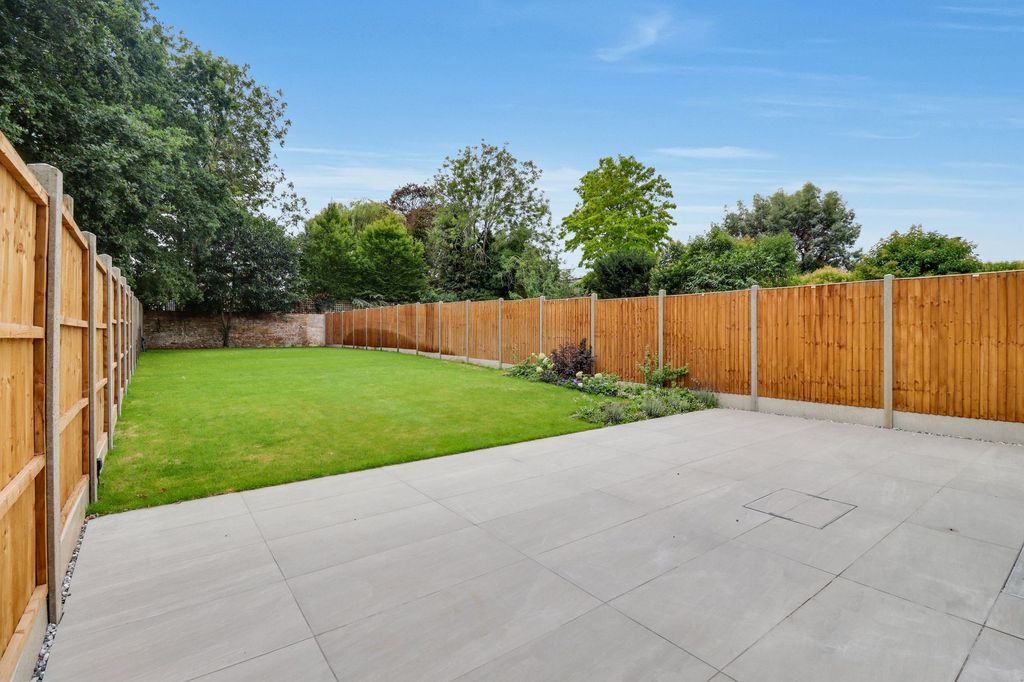 Additional image 35 of 4 bed semi-detached house for saleHurst Road, East Molesey KT8