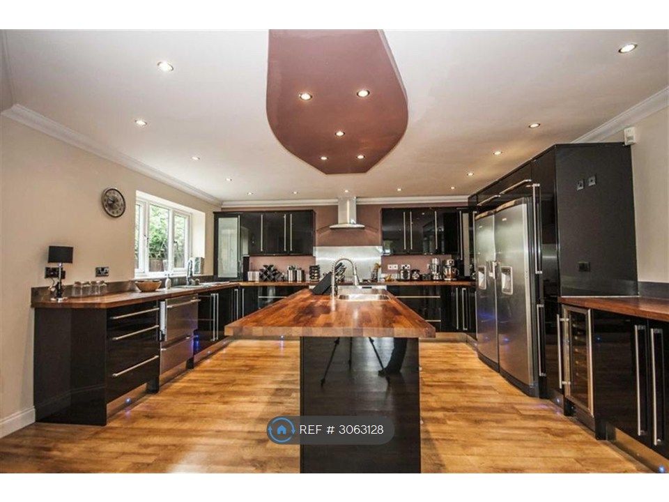 Property photo 3 of 20 Kitchen