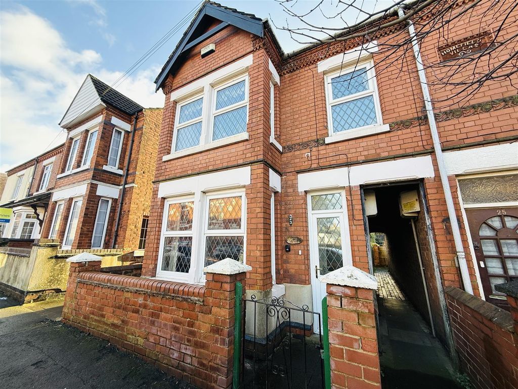 Property photo 1 of 20 Front Courtyard