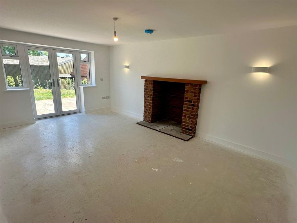 Property photo 3 of 14 50698087.Jpg