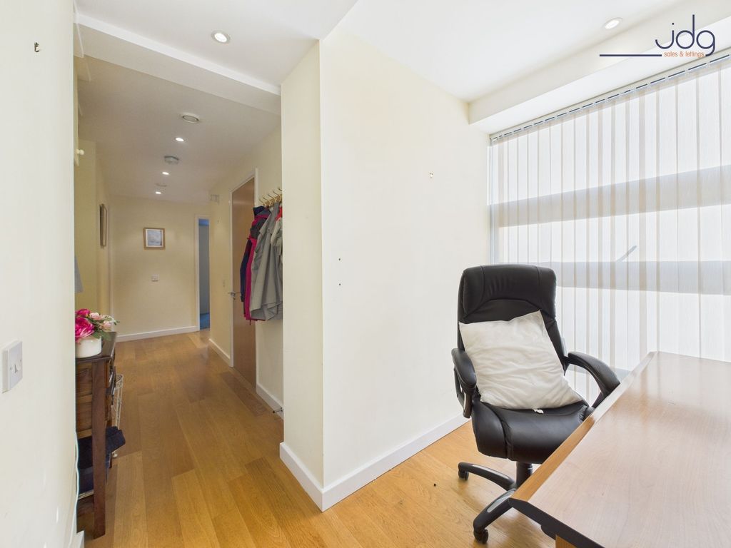 Property photo 2 of 11 Entrance Hall