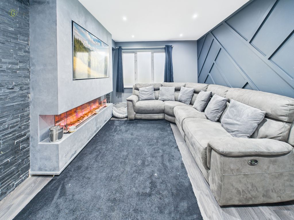 Property photo 3 of 12 Cam01698G0Pr0136Still008