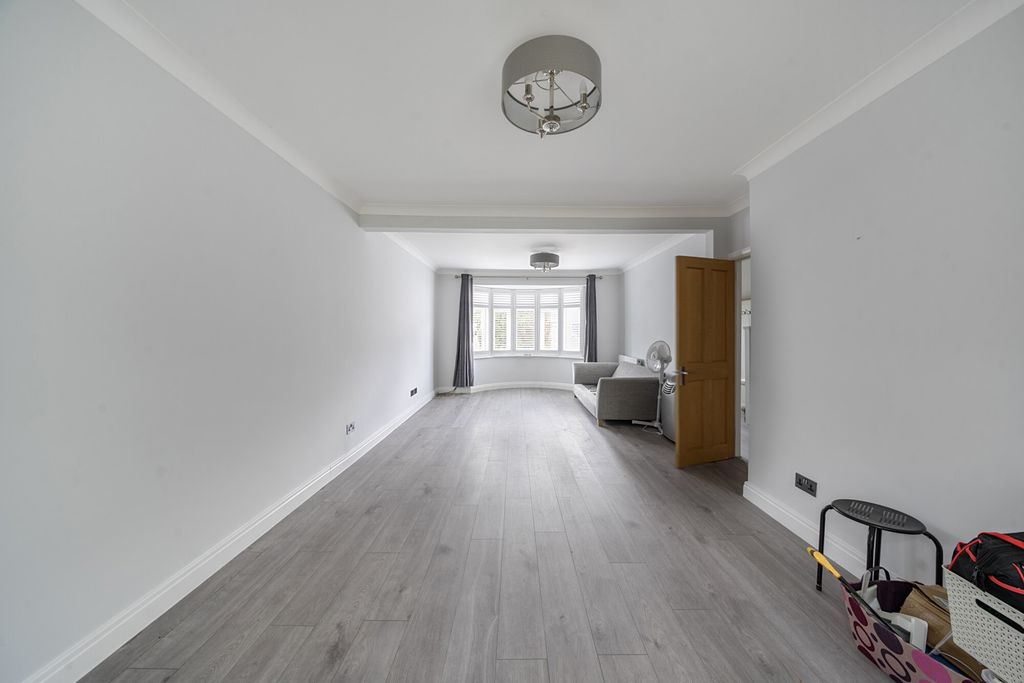 Property photo 2 of 18 1325343-1-68763E7...