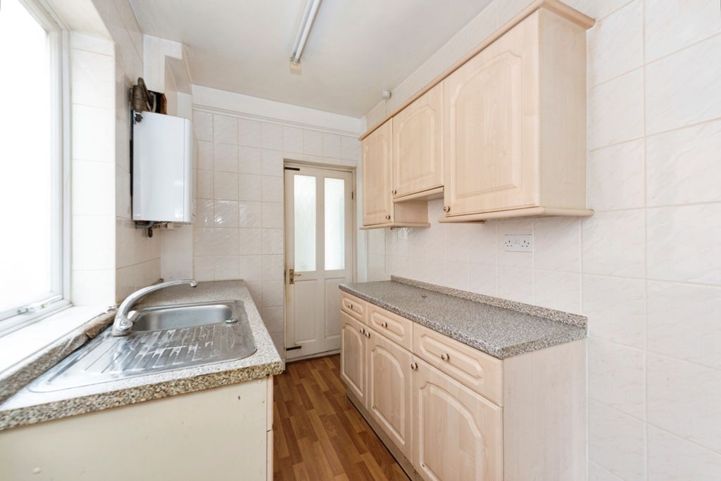 Property photo 2 of 9 Kitchen