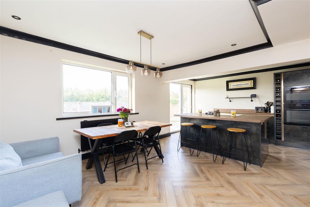 Property photo 3 of 28 Kitchen Diner