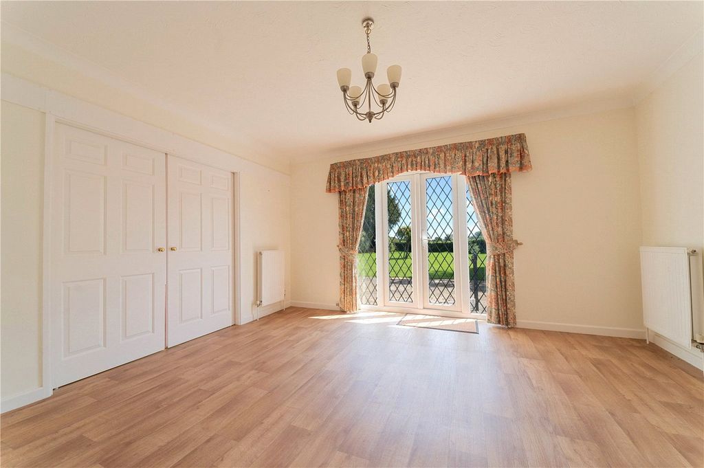 Property photo 3 of 19 Dining Room