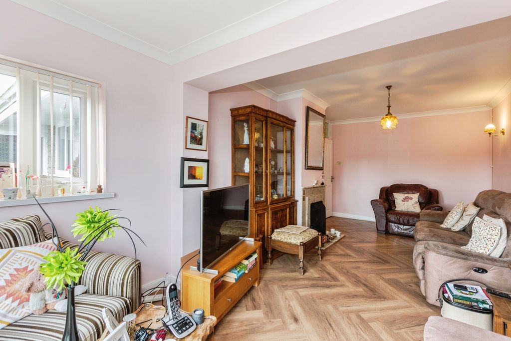 Property photo 3 of 19 Photo