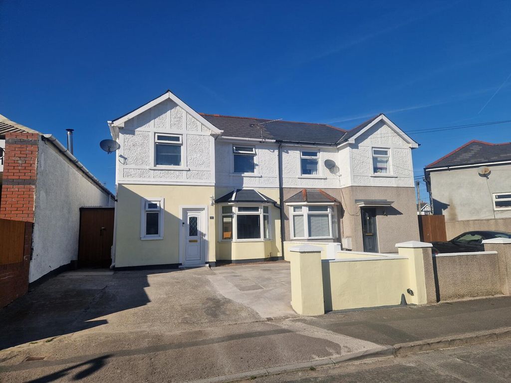 Property photo 1 of 20 Front (Exterior)