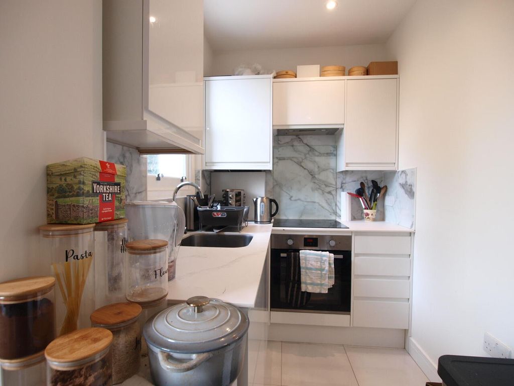 Property photo 3 of 7 Kitchen