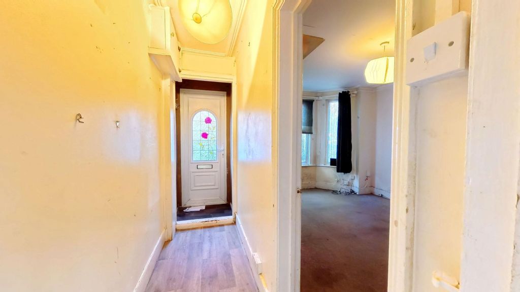 Property photo 3 of 31