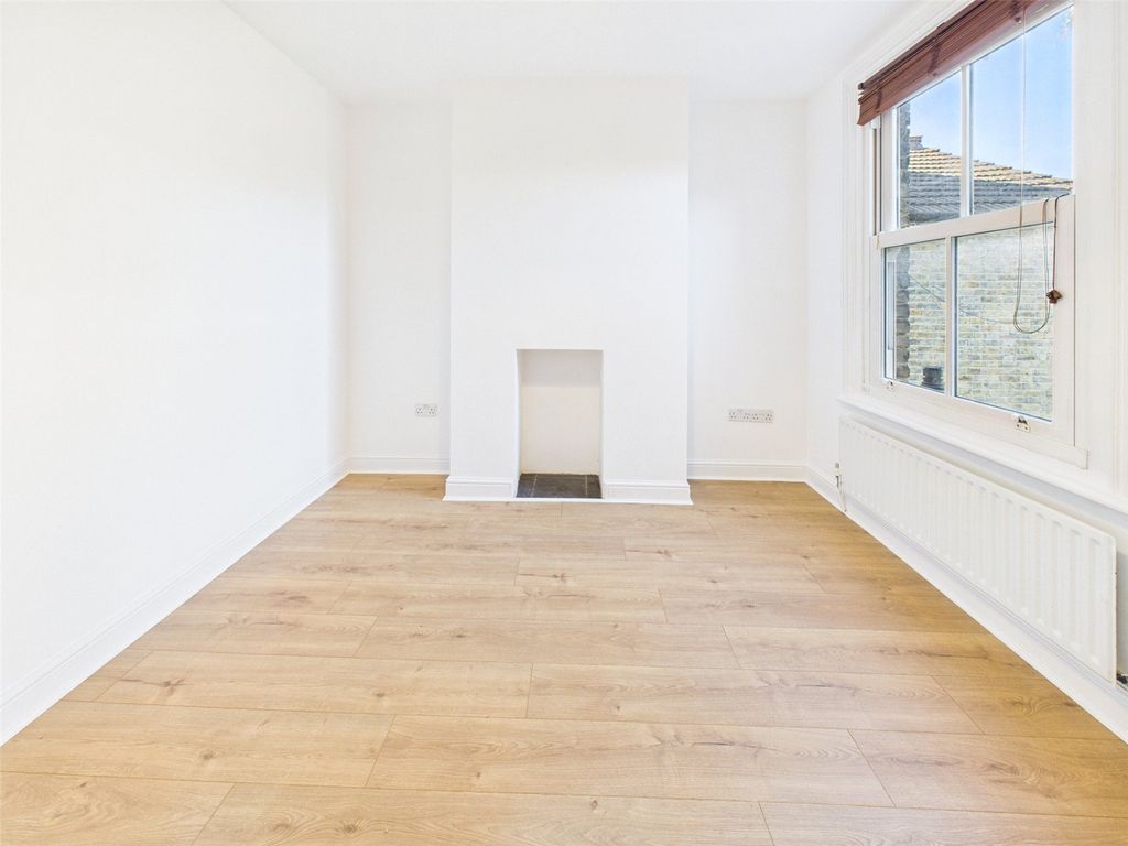 Property photo 1 of 9 Picture No. 11