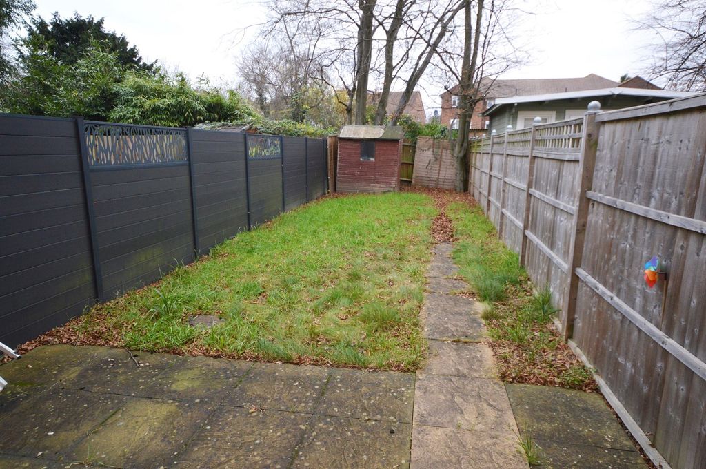 Property photo 2 of 12 Garden