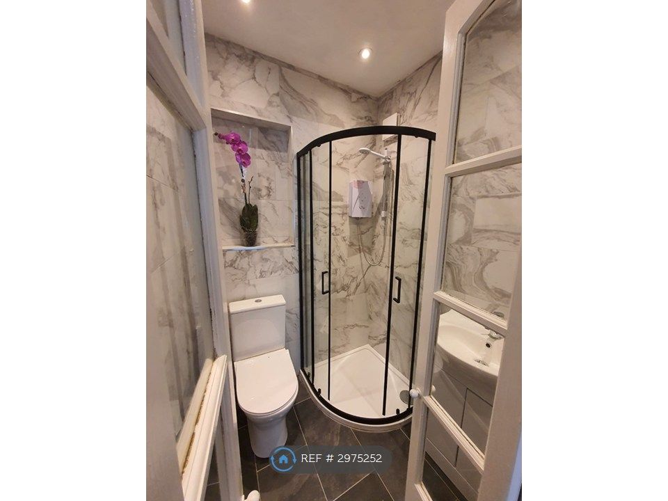 Property photo 1 of 5 Bathroom