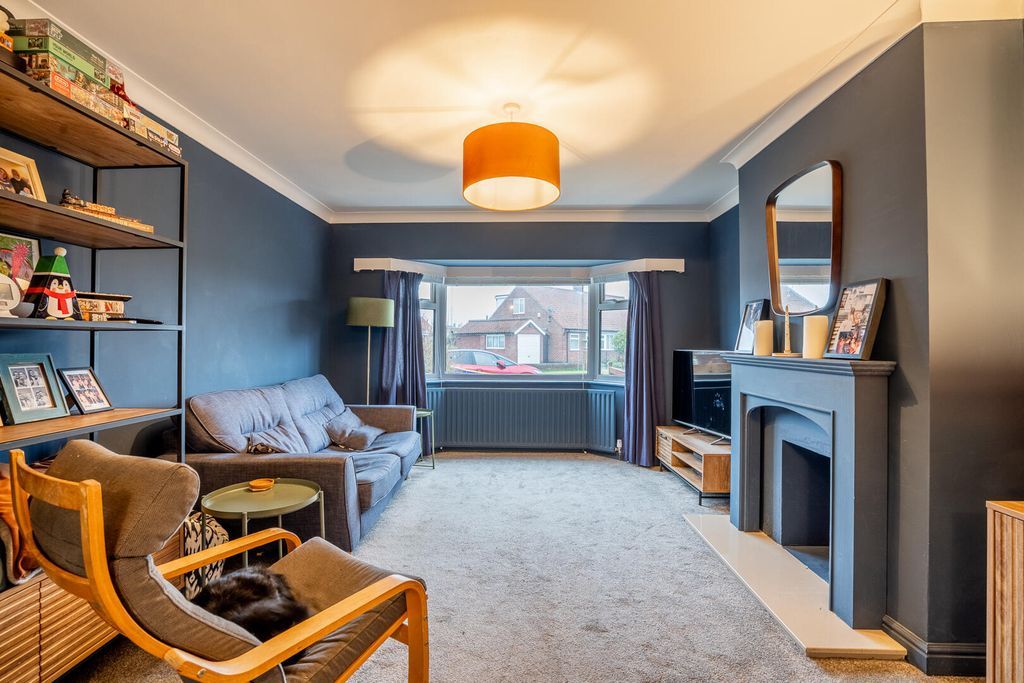 Property photo 2 of 11 Living Room