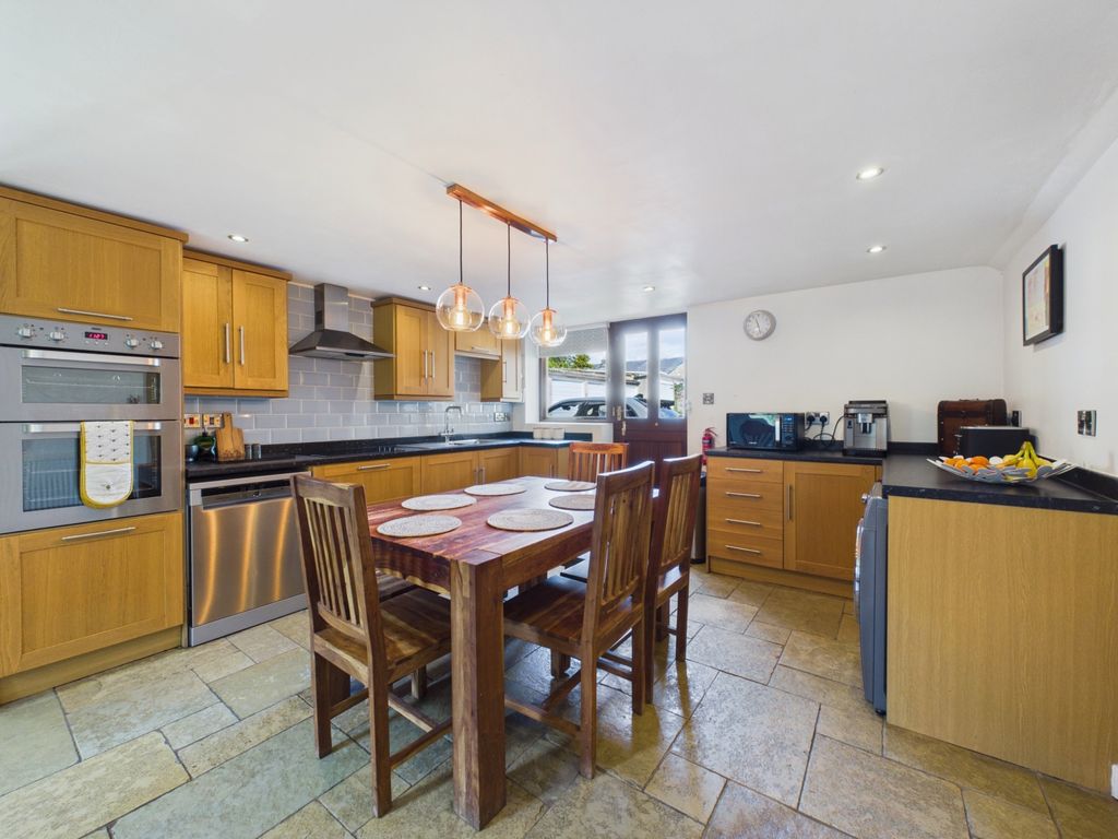 Property photo 2 of 15 Kitchen