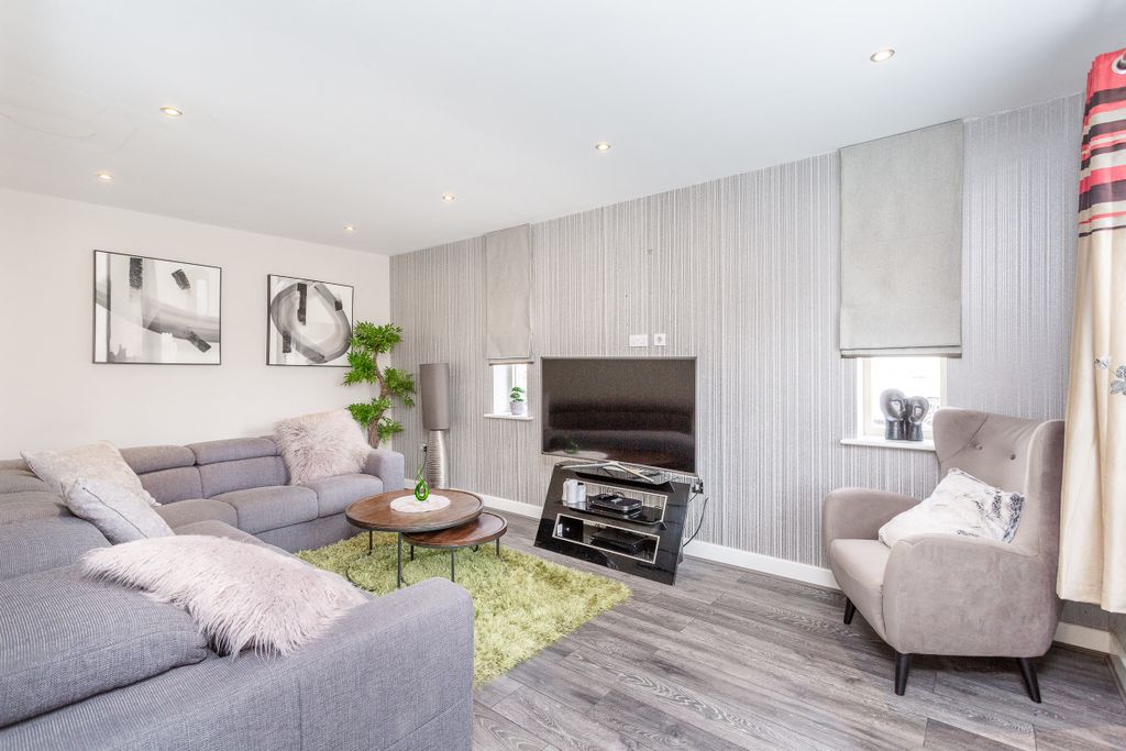 Property photo 2 of 28 Loungea