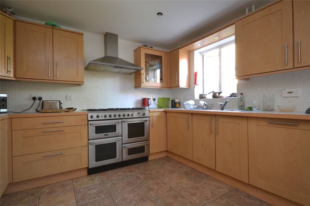 Property photo 2 of 14 Kitchen