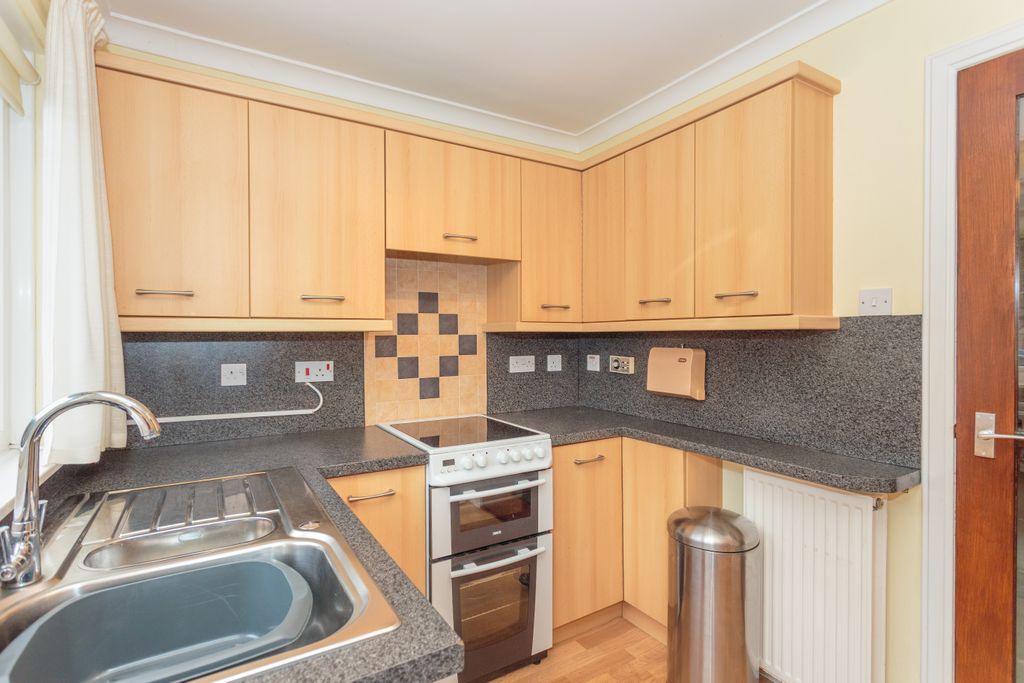 Property photo 3 of 27 Kitchen