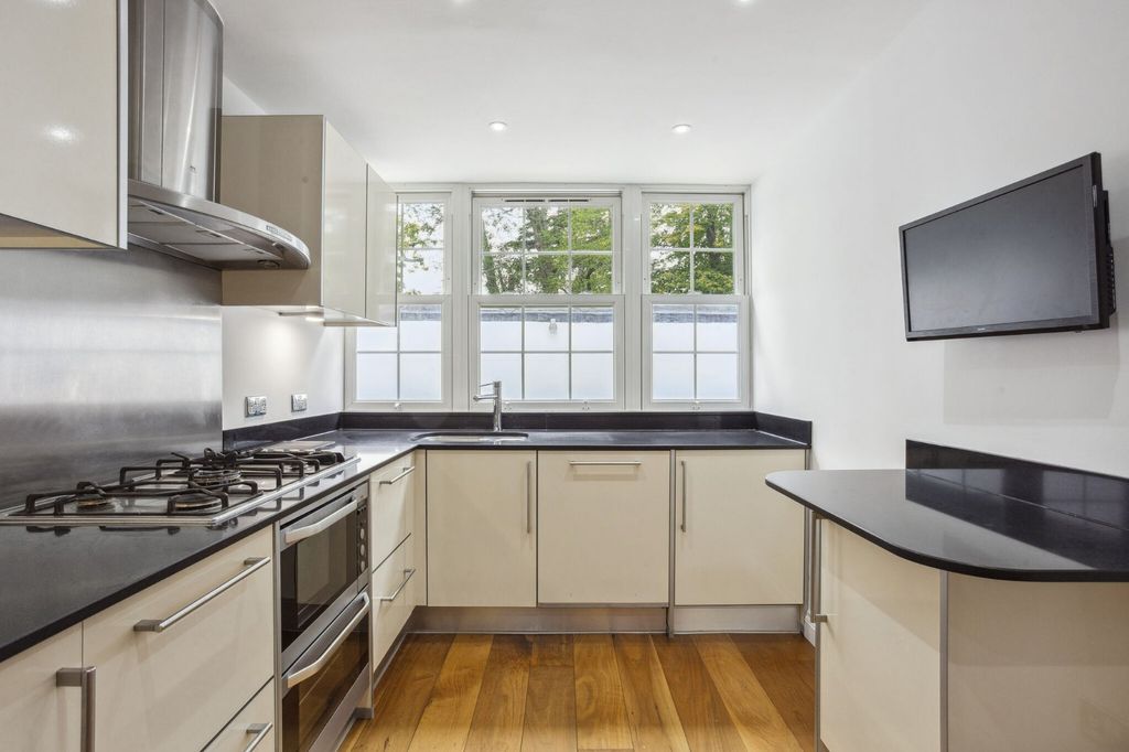 Property photo 3 of 22 Kitchen