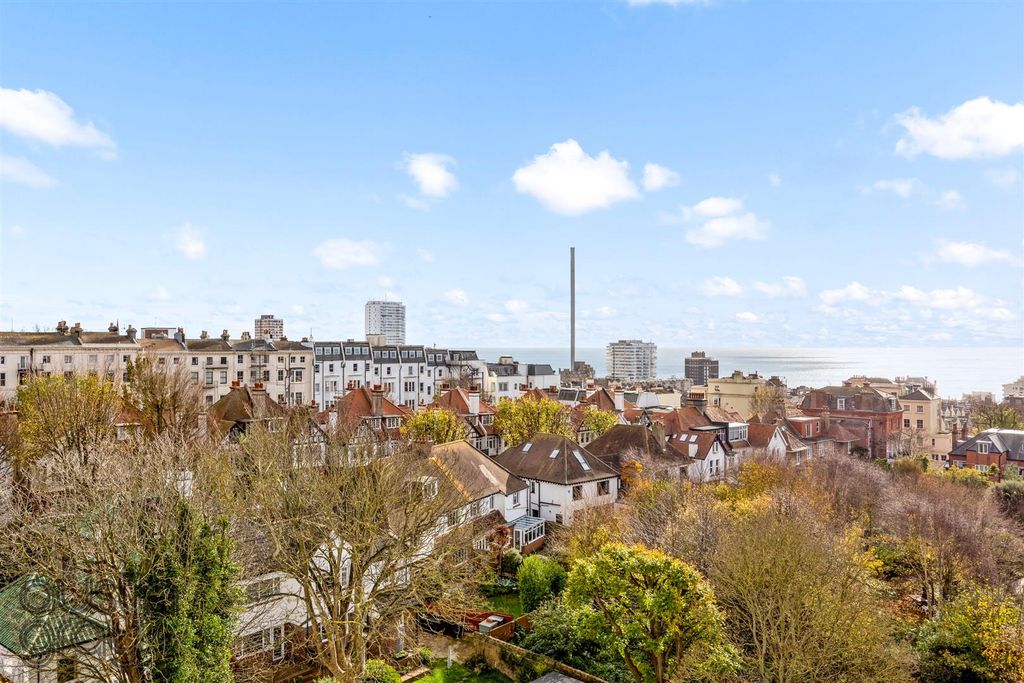 Property photo 2 of 12 Furze Hill, Furze Hill Court 43-014.Jpg