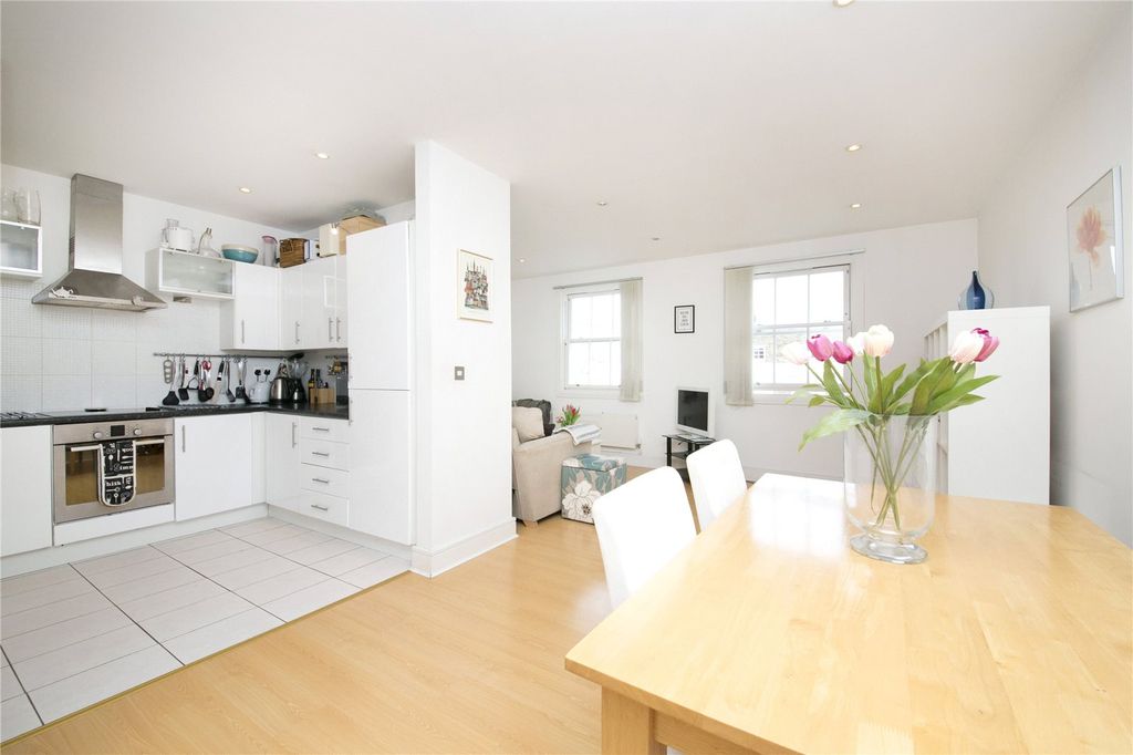 Property photo 1 of 10 Kitchen/Dining