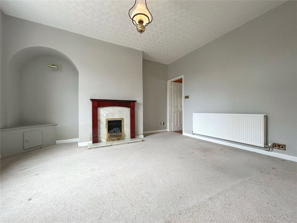 Property photo 3 of 15 Lounge