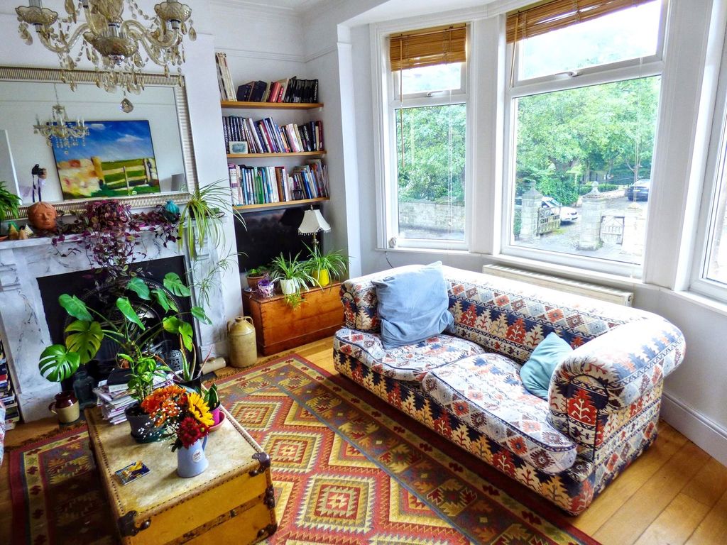 Property photo 3 of 18