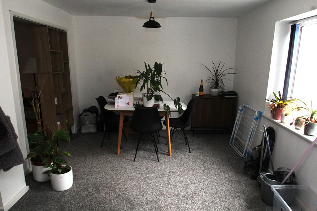 Property photo 2 of 12 Picture No. 02