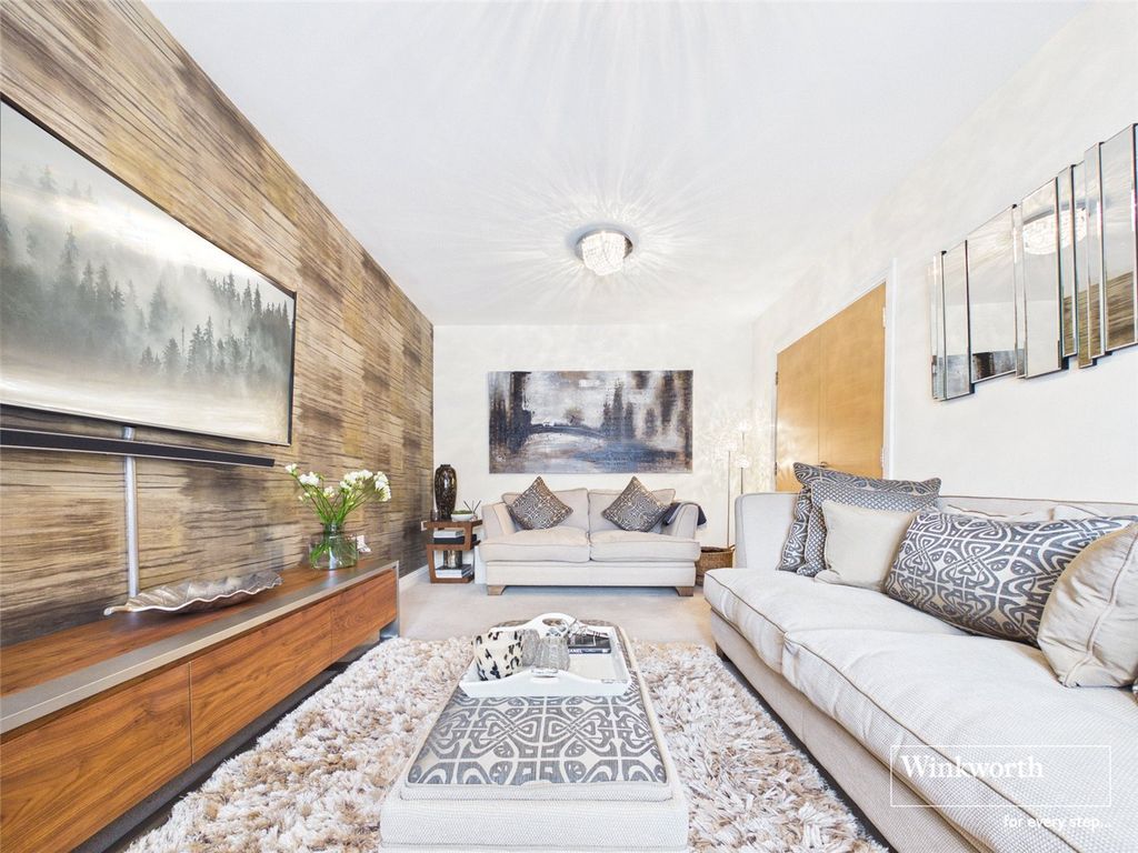 Additional image 13 of 5 bed town house for saleTutor Crescent, Earley, Reading RG6